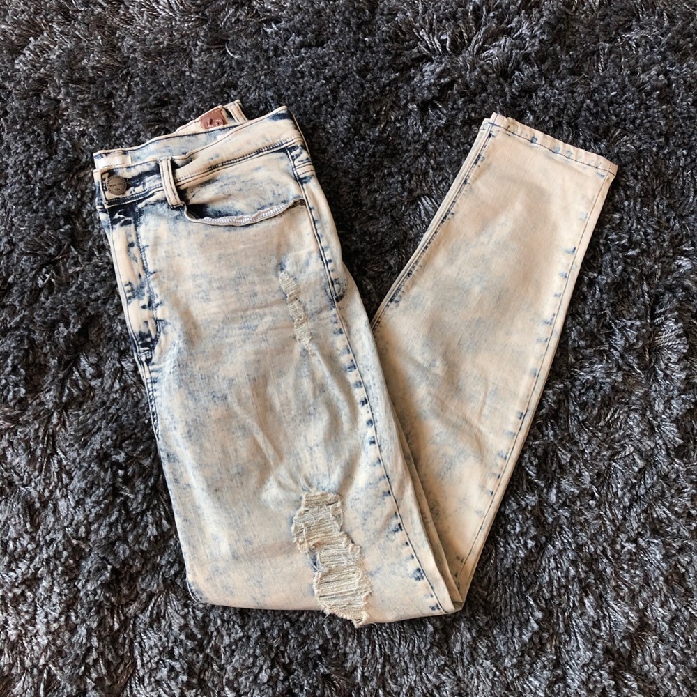 NWOT: Sneak Peek Bleach Look Highwaisted Jeans